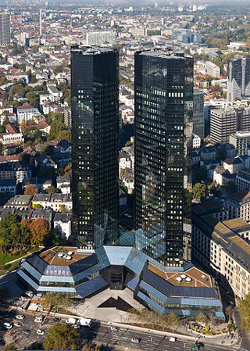 Deutsche Bank Frankfurt - Bildquelle: Wikipedia / Thomas Wolf, www.foto-tw.de