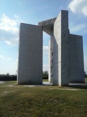 Georgia Guidestones - Bildquelle: Wikipedia / Ashley York