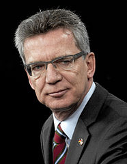 Thomas de Maiziere - Bildquelle: Wikipedia / MC1 Chad J. McNeeley; derivative work: MagentaGreen