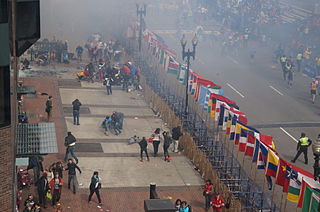 Boston Marathon Attentat - Bildquelle: Wikipedia / Aaron "tango" Tang