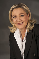 Marine Le Pen - Bildquelle: Wikipedia / Foto-AG Gymnasium Melle, Namensnennung – Weitergabe unter gleichen Bedingungen 3.0 nicht portiert